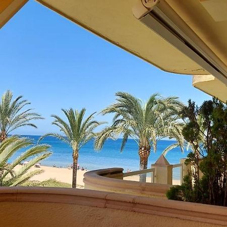 Estupendo apartamento en primera línea de playa y con vistas al mar Denia Exterior foto