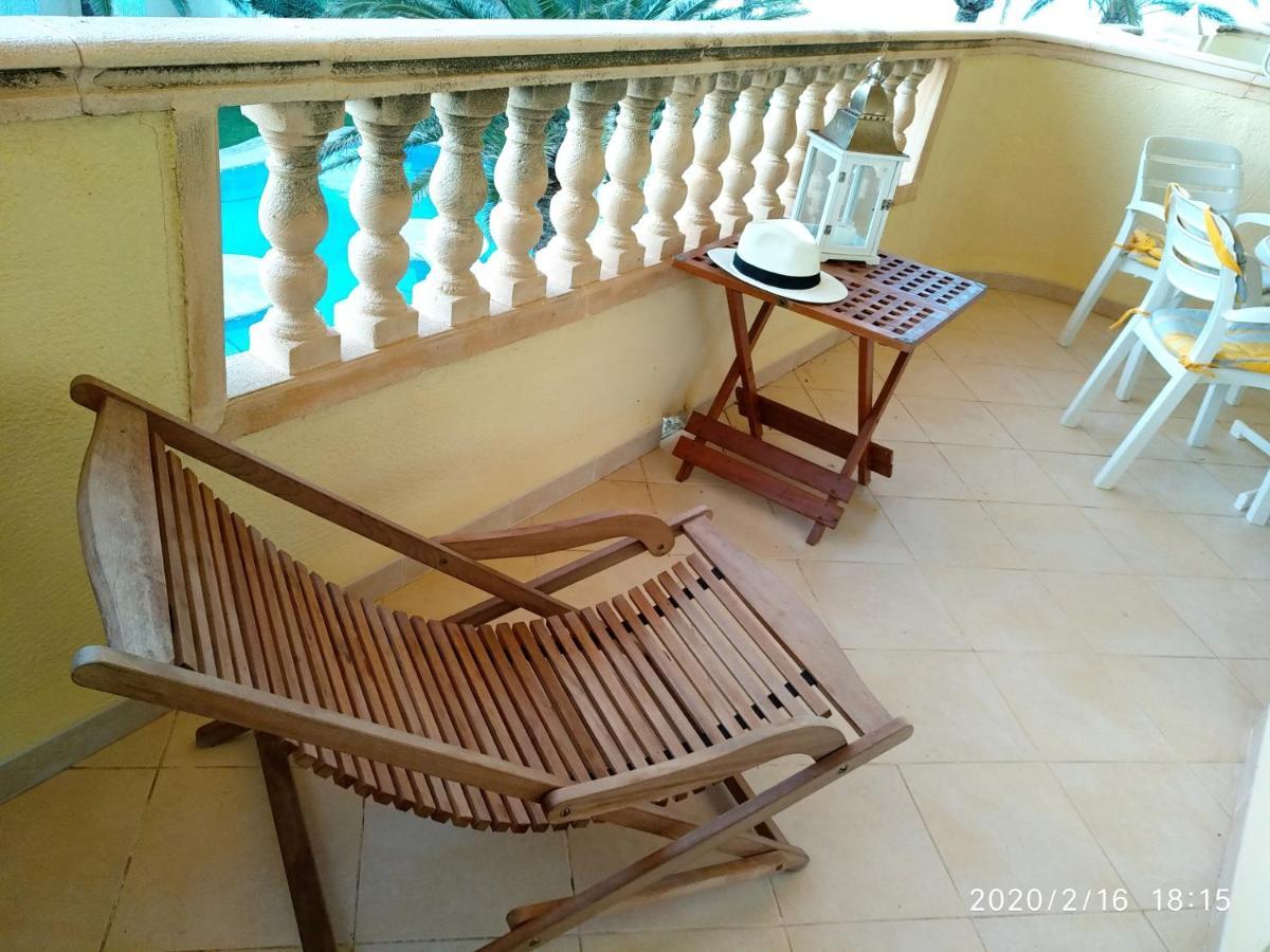 Estupendo apartamento en primera línea de playa y con vistas al mar Denia Exterior foto