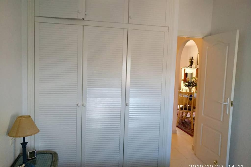 Estupendo apartamento en primera línea de playa y con vistas al mar Denia Exterior foto