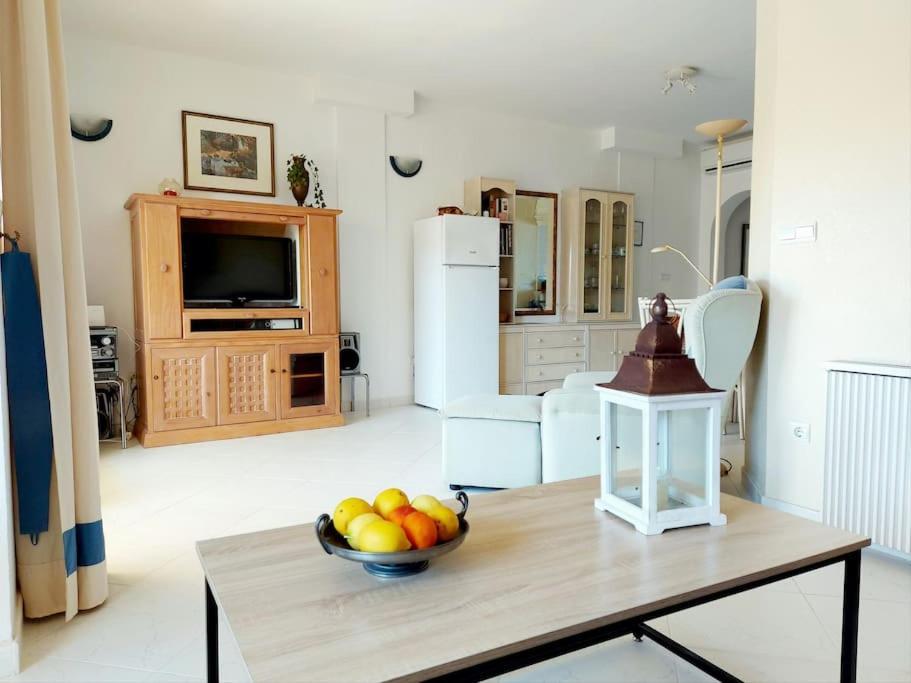 Estupendo apartamento en primera línea de playa y con vistas al mar Denia Exterior foto