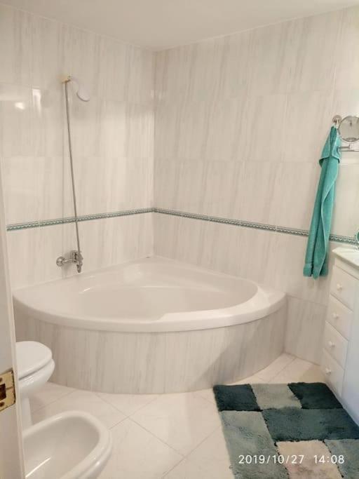 Estupendo apartamento en primera línea de playa y con vistas al mar Denia Exterior foto