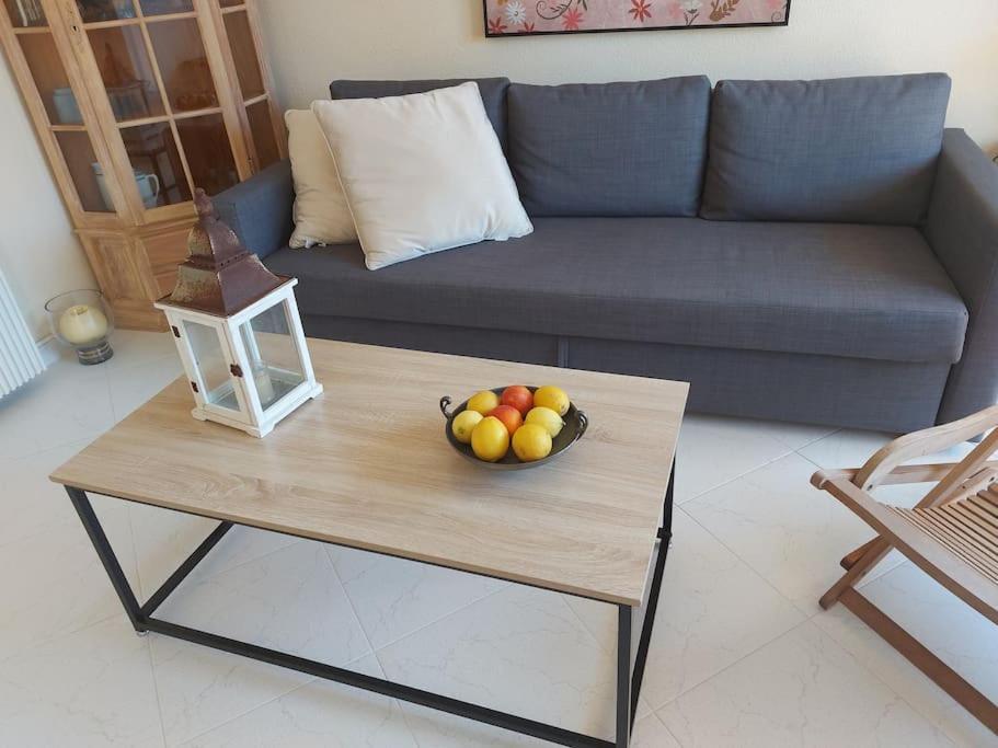 Estupendo apartamento en primera línea de playa y con vistas al mar Denia Exterior foto