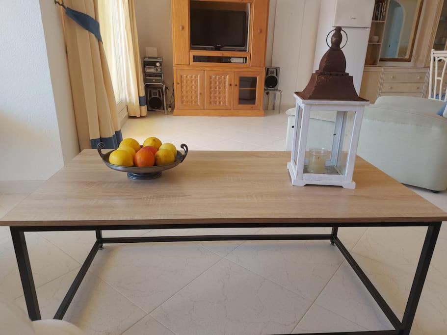 Estupendo apartamento en primera línea de playa y con vistas al mar Denia Exterior foto