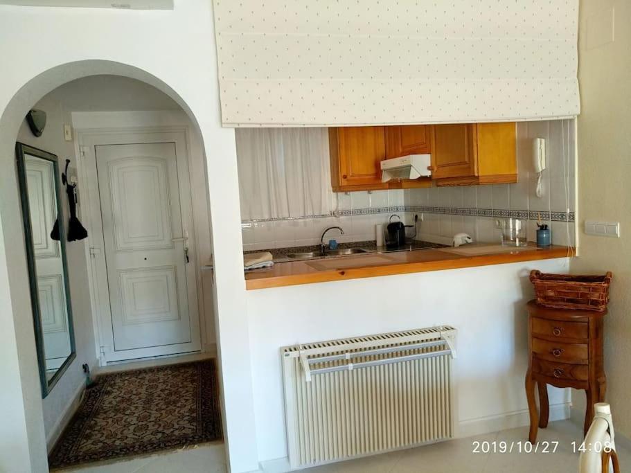 Estupendo apartamento en primera línea de playa y con vistas al mar Denia Exterior foto