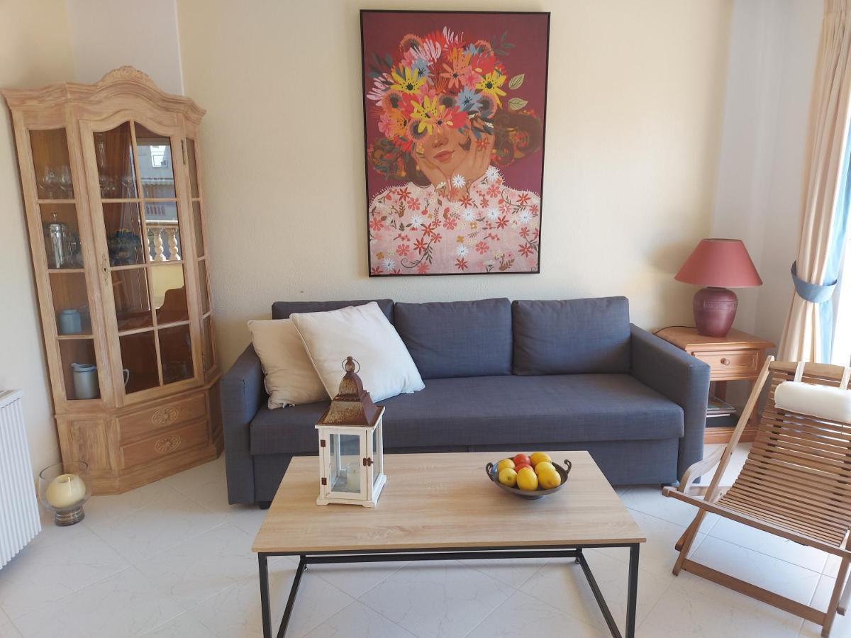 Estupendo apartamento en primera línea de playa y con vistas al mar Denia Exterior foto